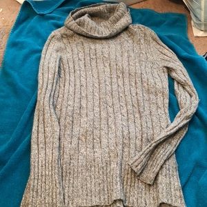 Women’s sweater size M